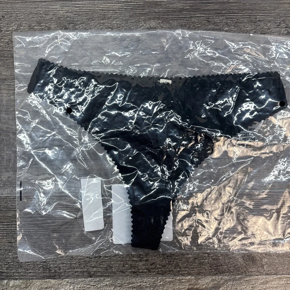 Free People Intimately Homegrown Thong Panties‎ Women's Small Black Eyelet Lace